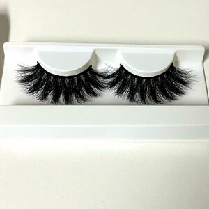 High volume 3D faux mink eyelashes by UNICE pair of 2